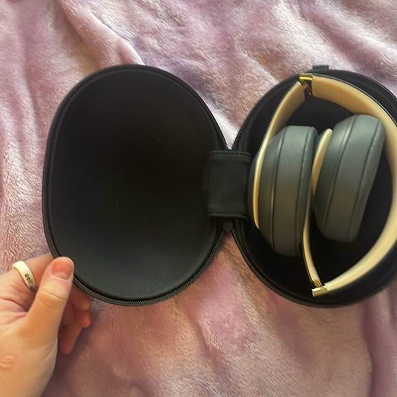 Beats Studio 3s - Picture 3 of 5